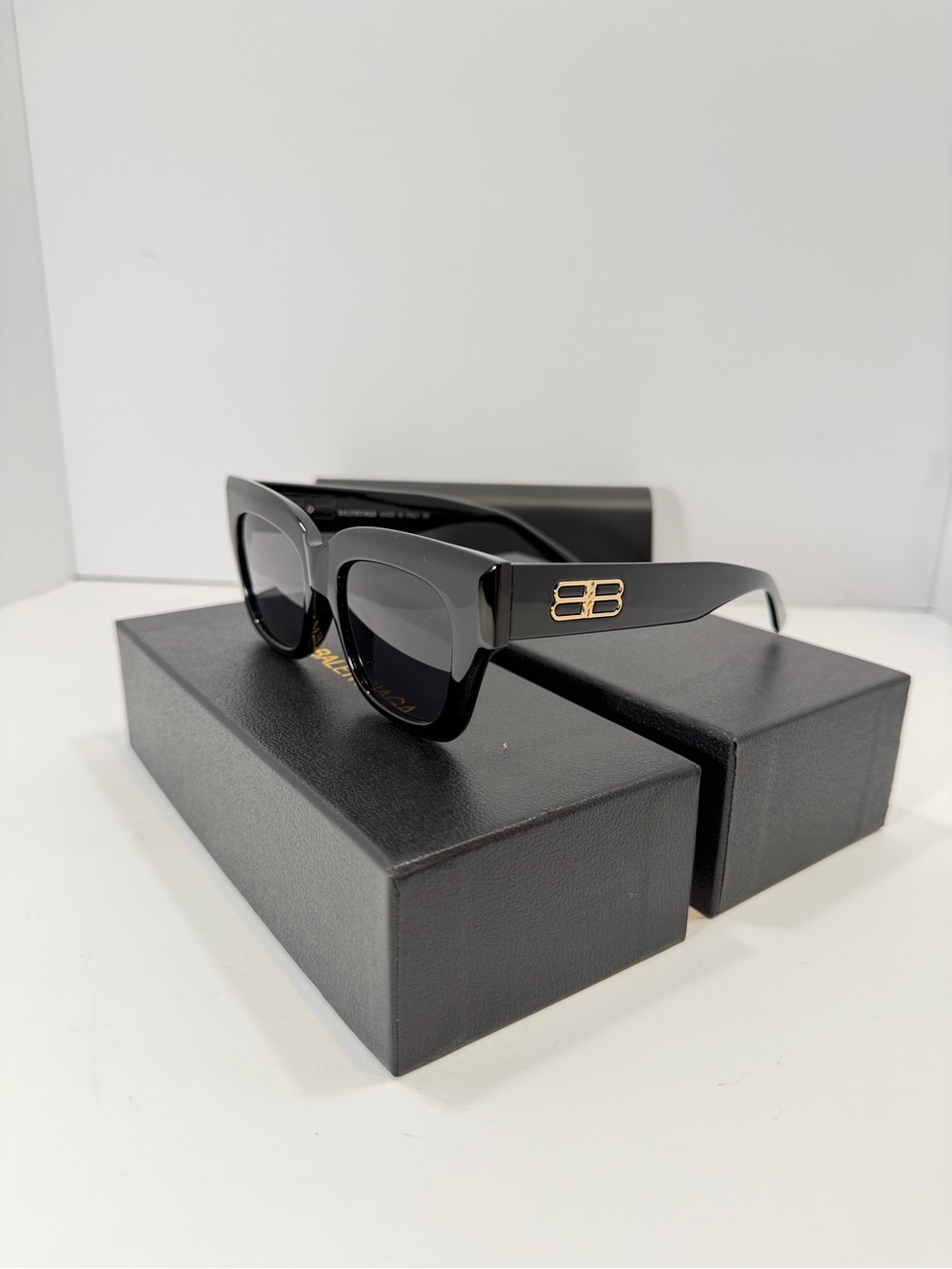 Black Oversized Cat-Eye Sunglasses with Gold Accent